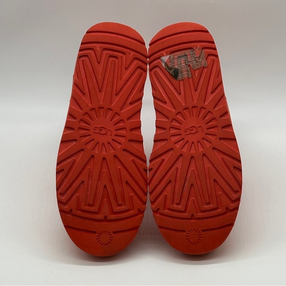 UGG Classic Clear Mini Boots. Size 9 - Picture 9 of 9